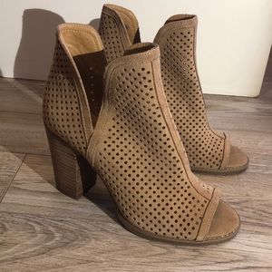 Lucky Brand booties size 9 tan suede